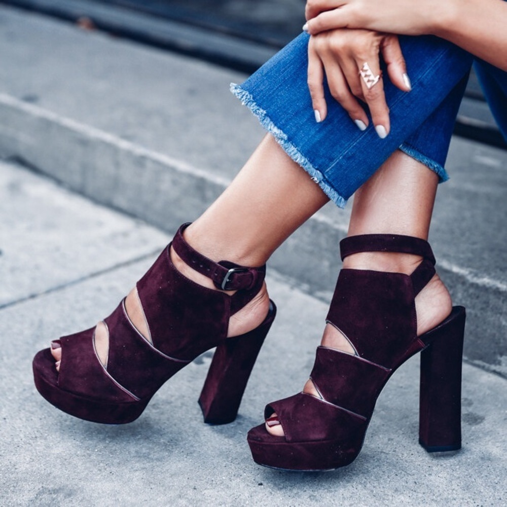 Stuart Weitzman burgundy suede Slits platform heel sandals - size 5.5